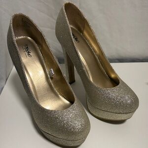Wild Diva Sparkling Gold Heels never used
